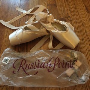 NEW UNWORN Russian Pointe pointe shoes